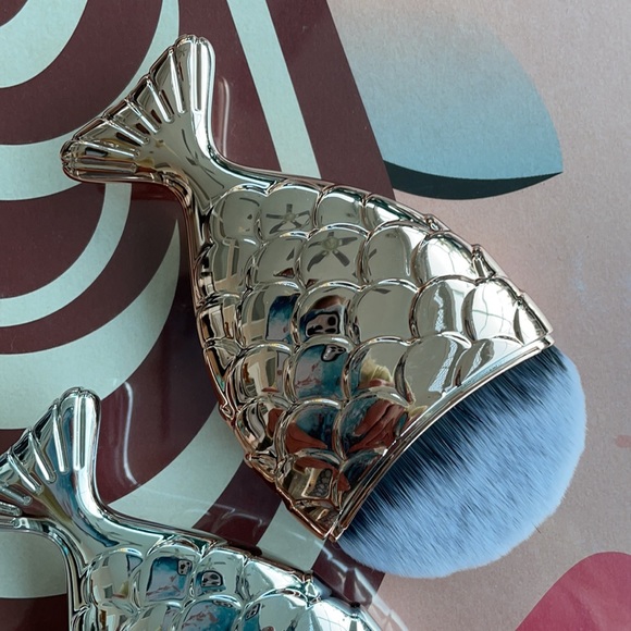 ❣️HOST PICK❣️ Set of two Mermaid Tail Cosmetic Brushes NWT - Picture 3 of 4